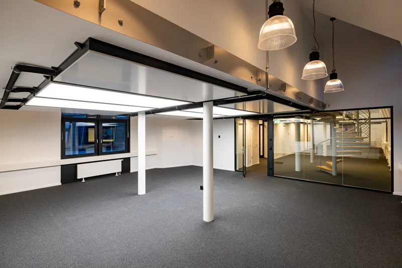 Cresco Real Estate Berlin: Projektaufnahme mit interpanel Deckensegeln