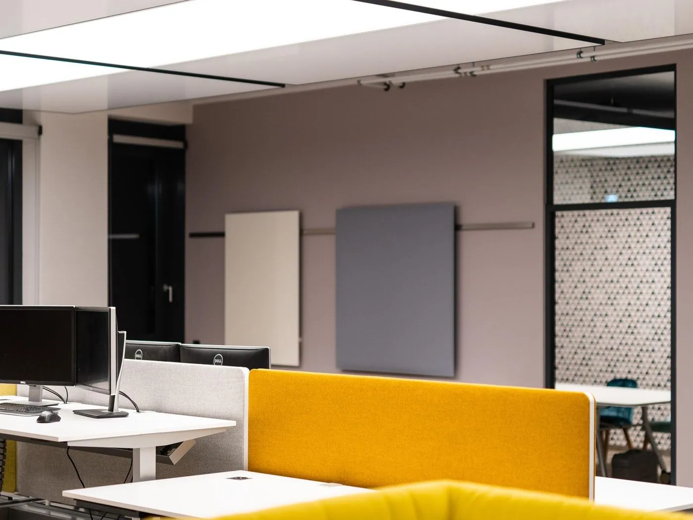 interpanel Deckensegel und Raumwirkung in Blum, München