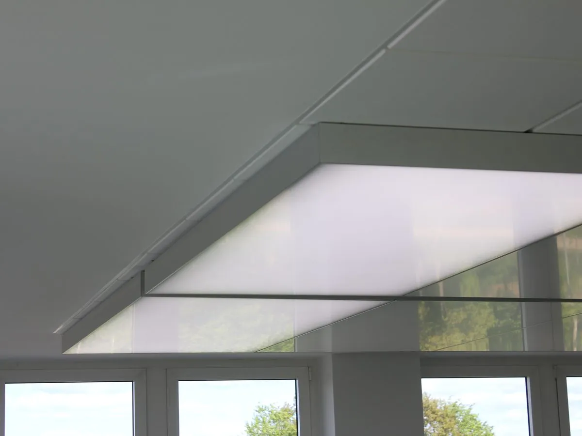 Deckennah montiertes interpanel Klimapanel mit geringem Abstand zur Decke