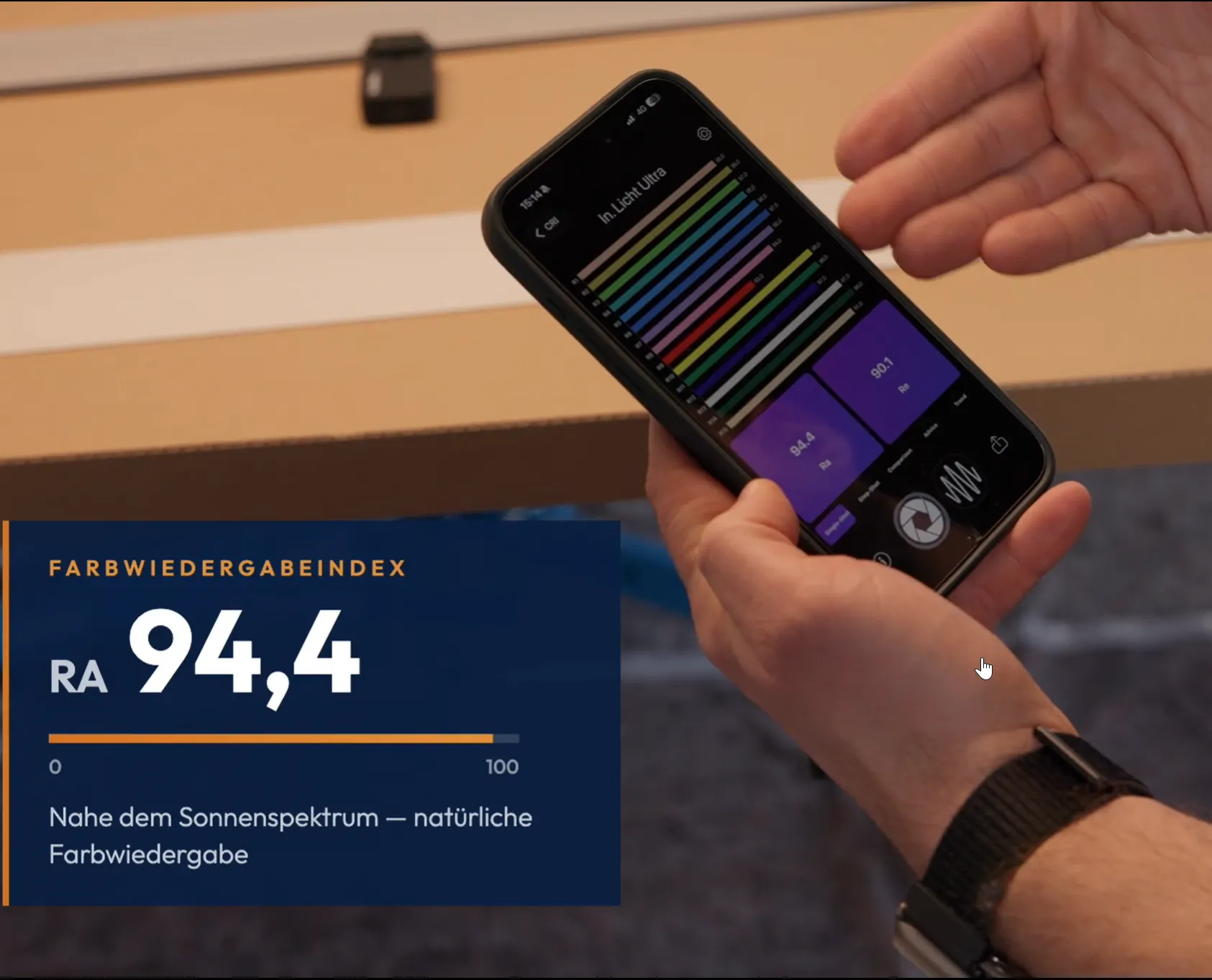 Inbetriebnahme einer interpanel Klimaleuchte: Lichtmessung per Smartphone mit Farbwiedergabeindex RA 94,4