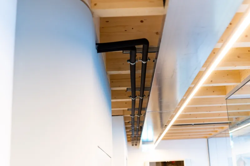 ABW Architekten Düsseldorf: Projektaufnahme mit interpanel Deckensegeln