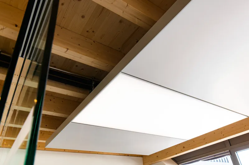 ABW Architekten Düsseldorf: Projektaufnahme mit interpanel Deckensegeln