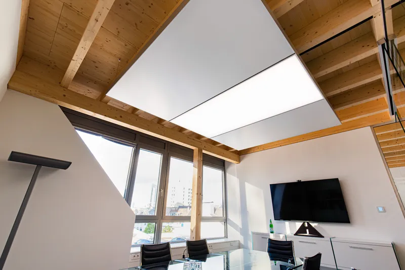ABW Architekten Düsseldorf: Projektaufnahme mit interpanel Deckensegeln