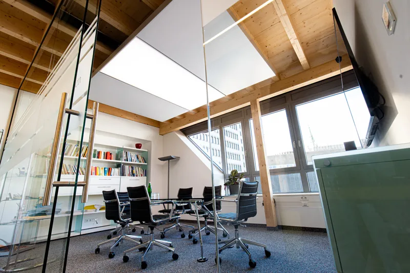 ABW Architekten Düsseldorf: Projektaufnahme mit interpanel Deckensegeln