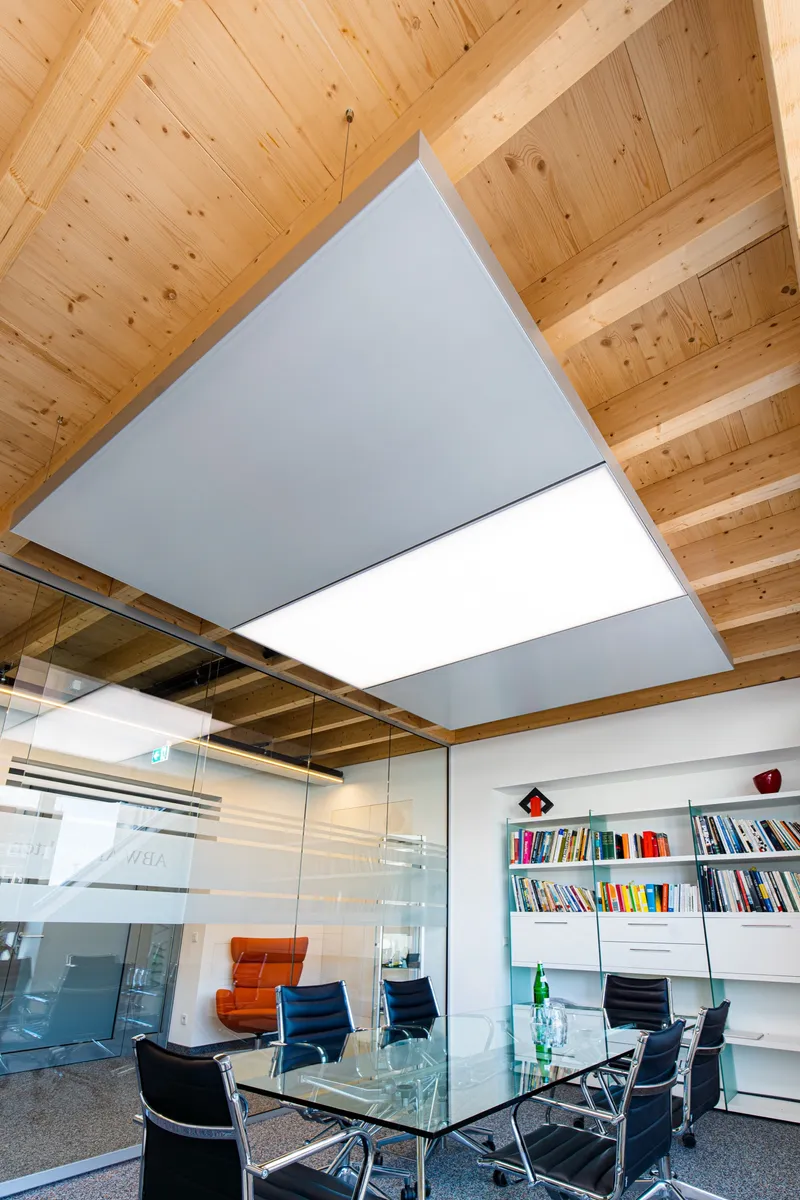 ABW Architekten Düsseldorf: Projektaufnahme mit interpanel Deckensegeln
