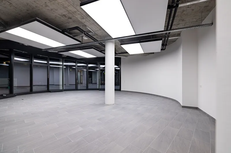 Cresco Real Estate Berlin: Projektaufnahme mit interpanel Deckensegeln