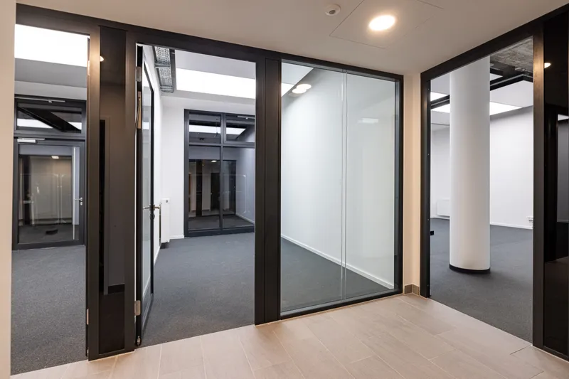 Cresco Real Estate Berlin: Projektaufnahme mit interpanel Deckensegeln