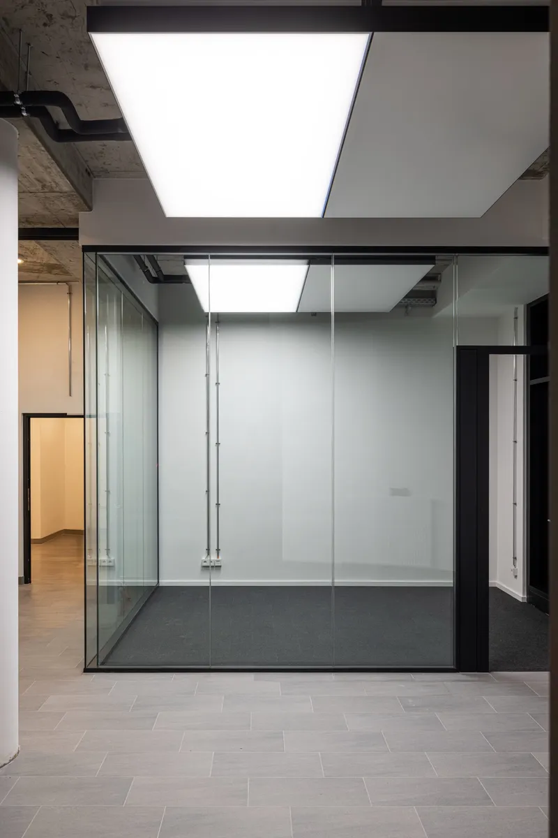 Cresco Real Estate Berlin: Projektaufnahme mit interpanel Deckensegeln
