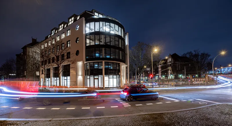 Cresco Real Estate Berlin: Projektaufnahme mit interpanel Deckensegeln