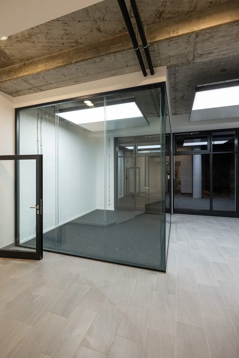 Cresco Real Estate Berlin: Projektaufnahme mit interpanel Deckensegeln