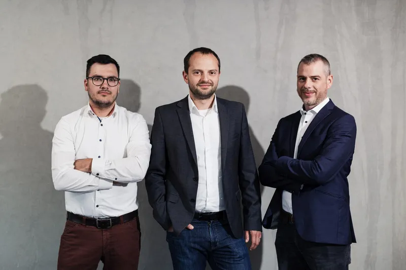 Cseri GmbH: Projektaufnahme mit interpanel Deckensegeln
