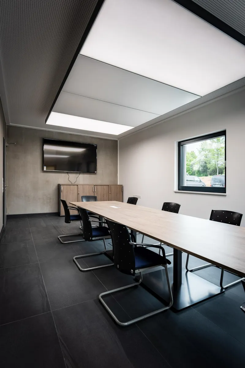 Cseri GmbH: Projektaufnahme mit interpanel Deckensegeln