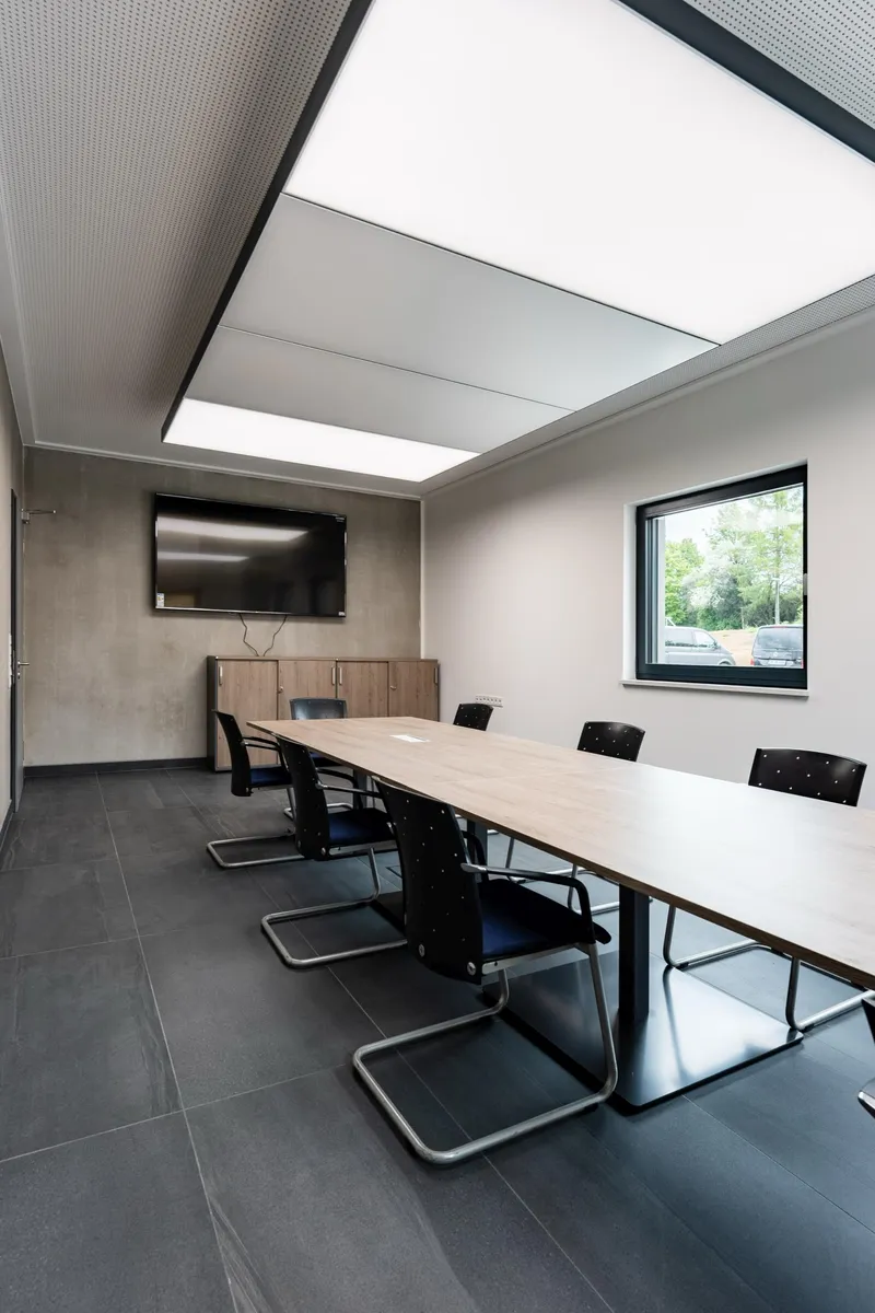 Cseri GmbH: Projektaufnahme mit interpanel Deckensegeln