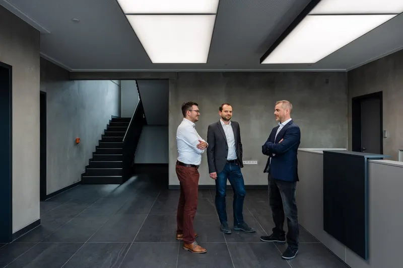 Cseri GmbH: Projektaufnahme mit interpanel Deckensegeln