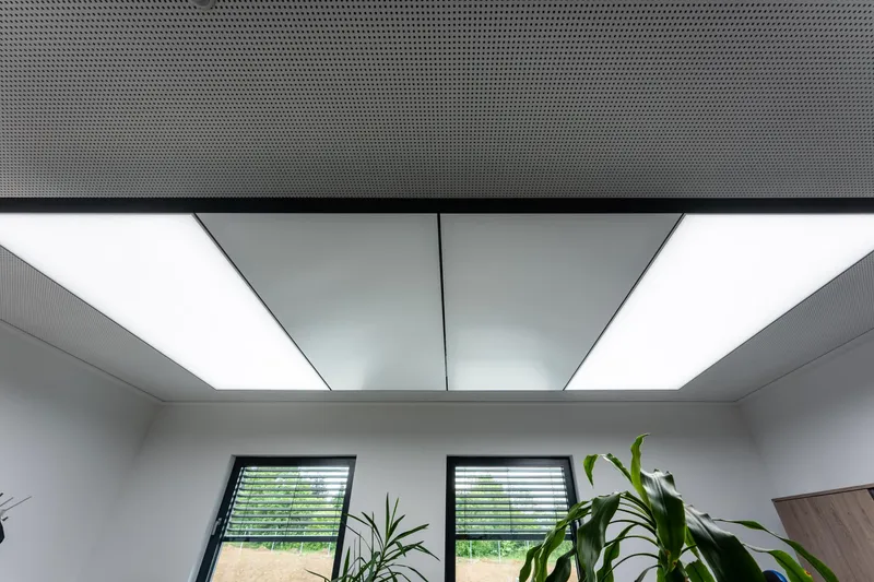 Cseri GmbH: Projektaufnahme mit interpanel Deckensegeln