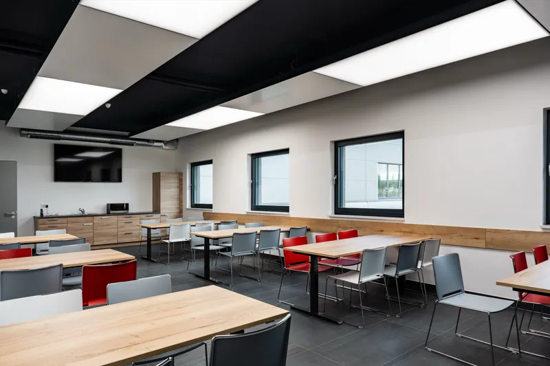 Cseri GmbH: Projektaufnahme mit interpanel Deckensegeln
