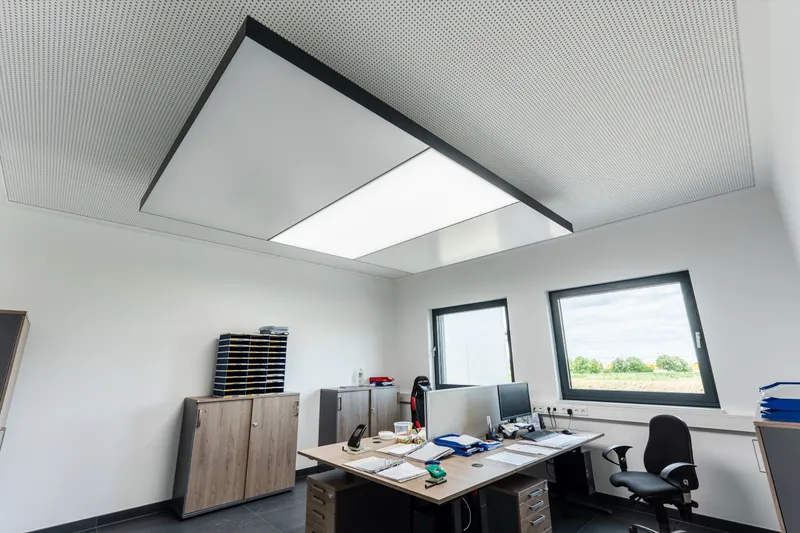 Cseri GmbH: Projektaufnahme mit interpanel Deckensegeln
