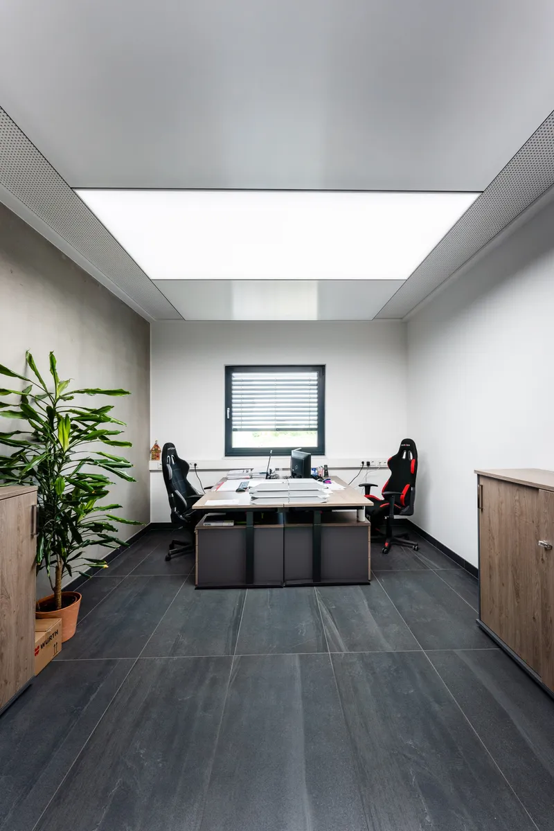 Cseri GmbH: Projektaufnahme mit interpanel Deckensegeln