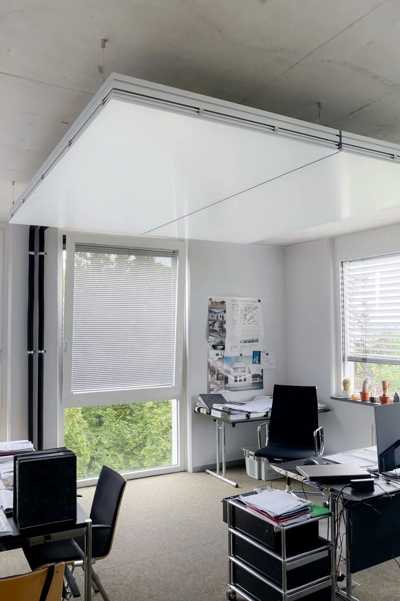 Junk & Reich Architekten: Projektaufnahme mit interpanel Deckensegeln