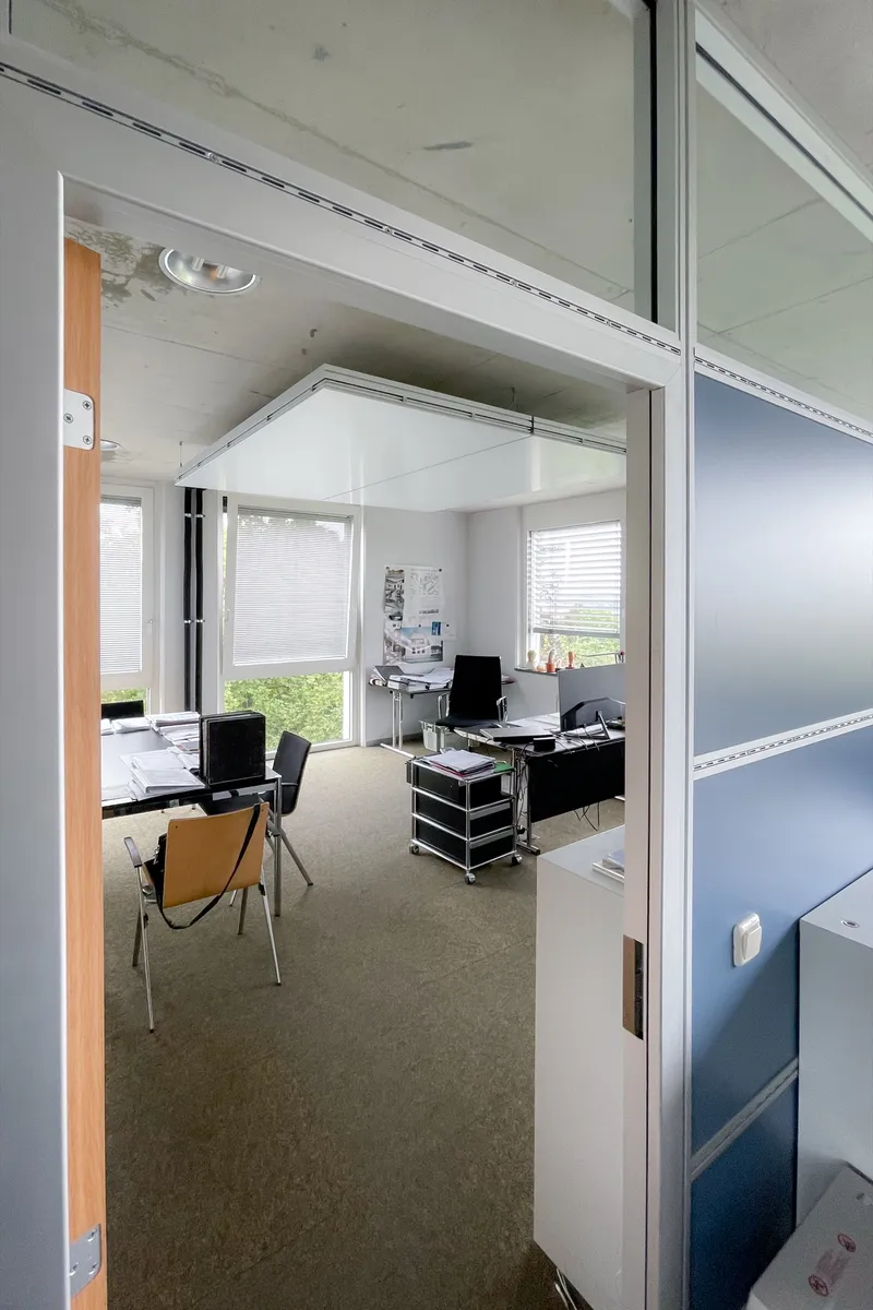 Junk & Reich Architekten: Projektaufnahme mit interpanel Deckensegeln
