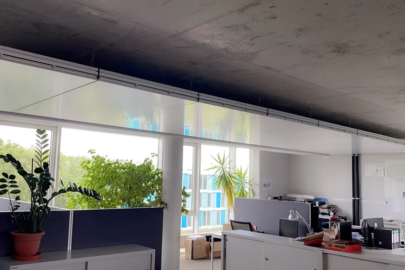 Junk & Reich Architekten: Projektaufnahme mit interpanel Deckensegeln