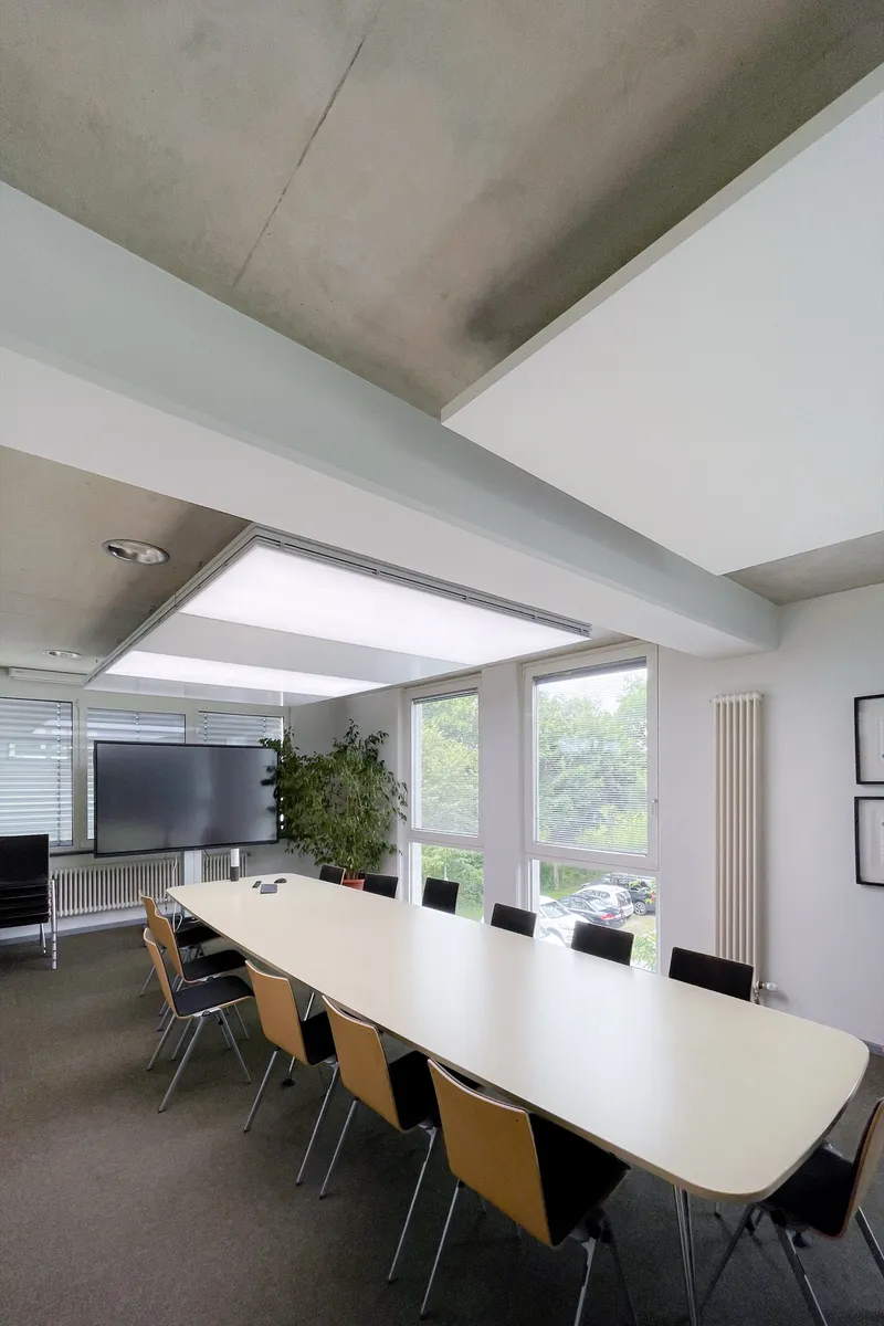 Junk & Reich Architekten: Projektaufnahme mit interpanel Deckensegeln