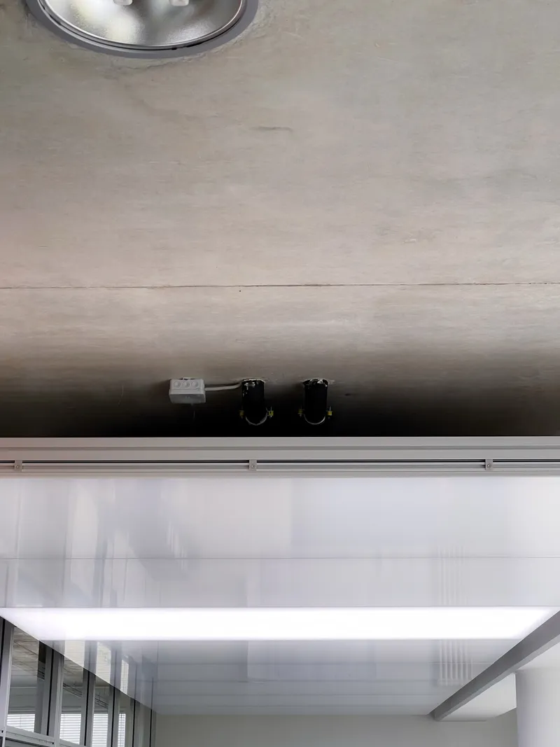 Junk & Reich Architekten: Projektaufnahme mit interpanel Deckensegeln