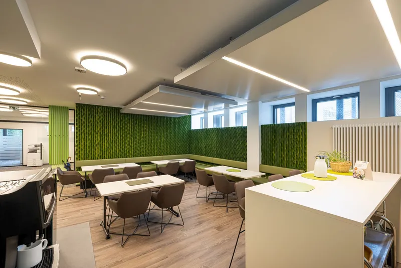 VR Bank Coburg: Projektaufnahme mit interpanel Deckensegeln
