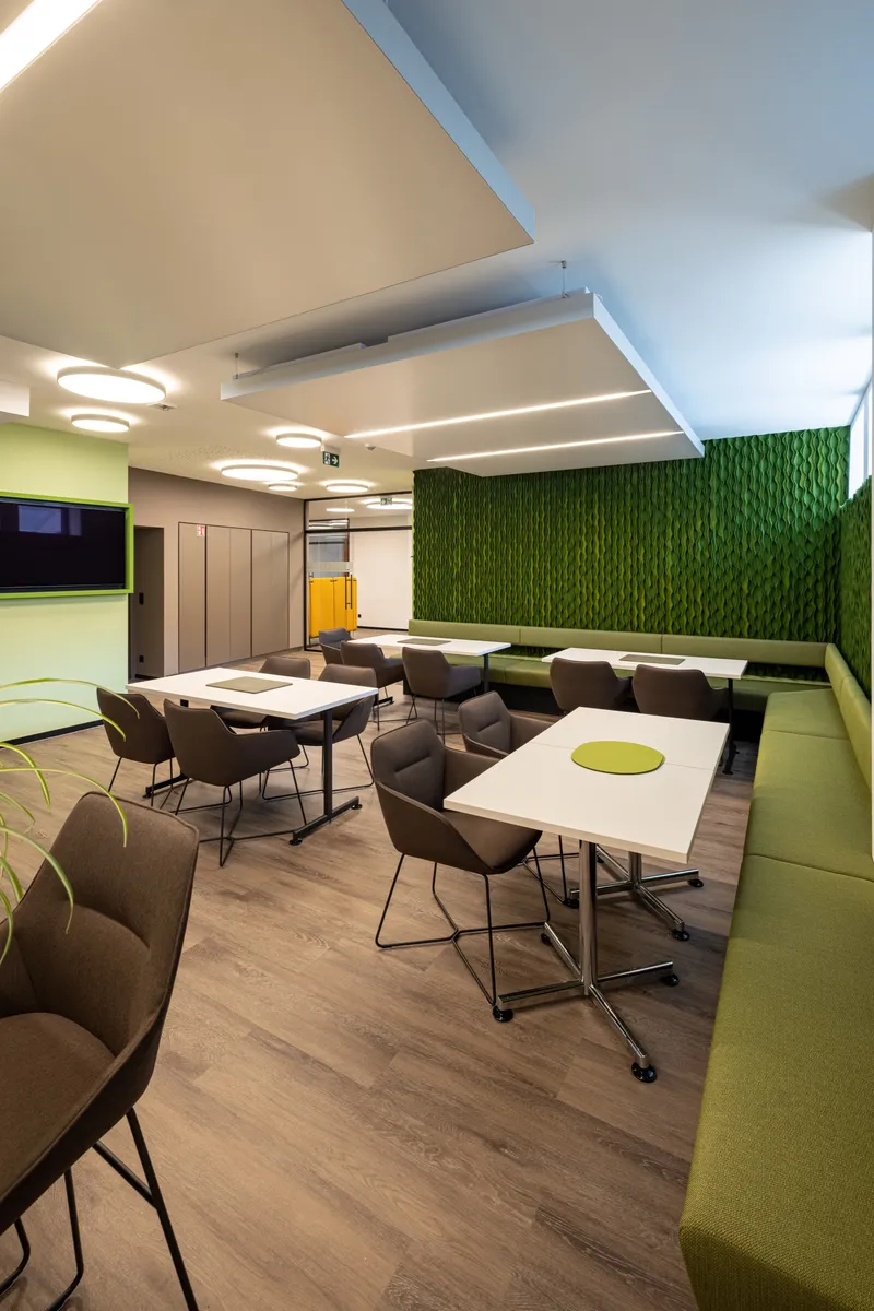 VR Bank Coburg: Projektaufnahme mit interpanel Deckensegeln