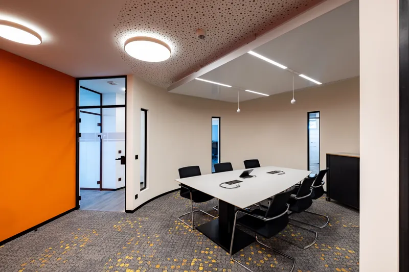 VR Bank Coburg: Projektaufnahme mit interpanel Deckensegeln