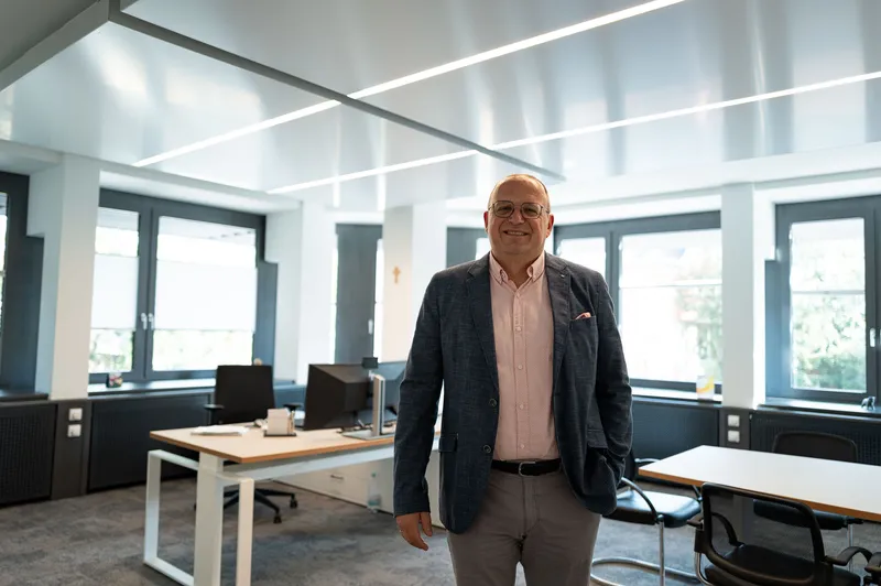 VR Bank Coburg: Projektaufnahme mit interpanel Deckensegeln