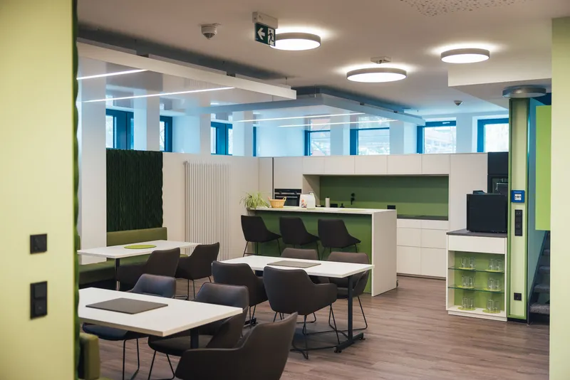 VR Bank Coburg: Projektaufnahme mit interpanel Deckensegeln