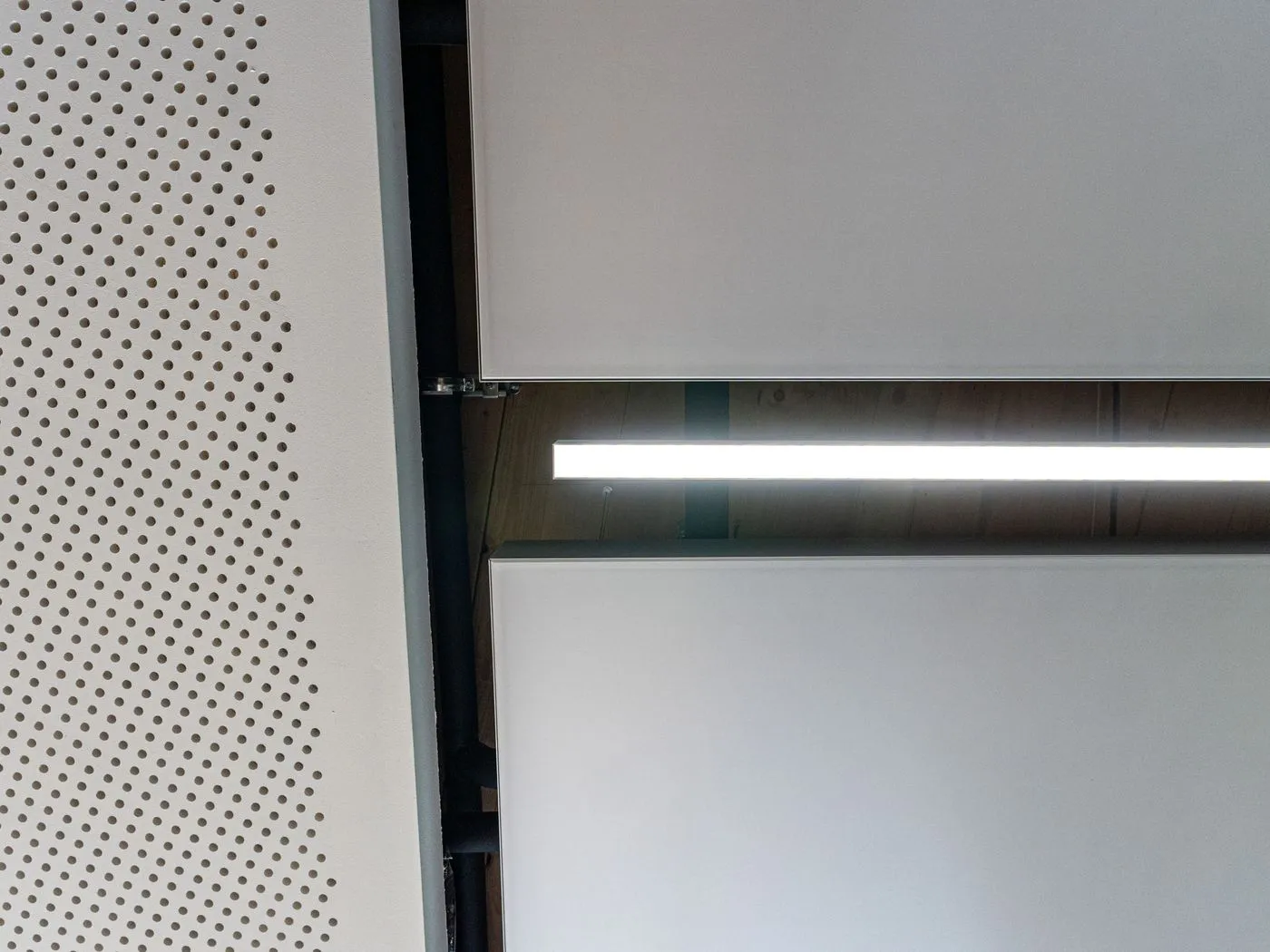 interpanel Deckensegel und Raumwirkung in Musikschule Mamer, Luxemburg