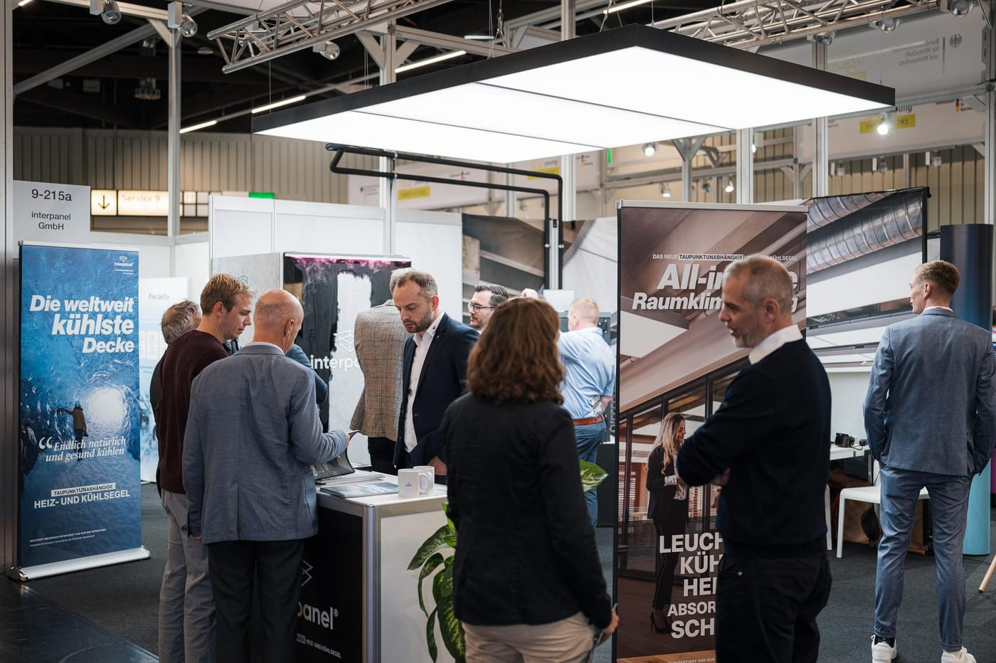 Chillventa 2024, interpanel praesentiert die akustisch wirksame Klimaleuchte mit R290-Waermepumpe